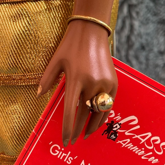 Sass n Class ANNIE LEE “Glamorous in Gold” 17.5” Doll - Picture 2 of 6